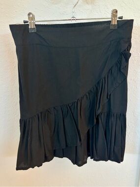 Skemo NWOT Black Asymmetrical Ruffle Skirt